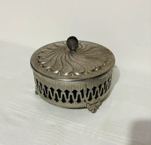 porta-joias ou bomboniere vintage de metal prateado
