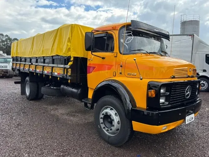 Mercedes - Benz L 1513 4x2 ano 79 carroceria granel R$ 125.000,00 av