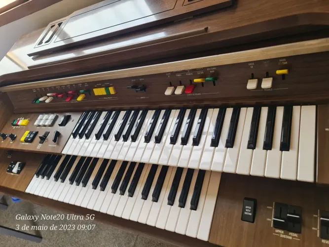 Órgão Yamaha piano CCB