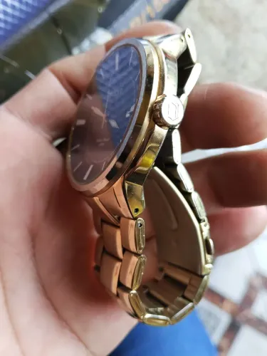 vendo esse. relógio oriente único dono, todo certinho pequenas marca de uso mais todo bom 