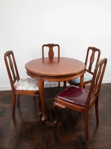 Mesa Antiga em madeira nobre