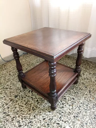 Mesa de madeira maciça 50cmx50cmx 53cm de altura.
