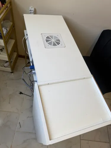Mesa para manicure com sugador embutido