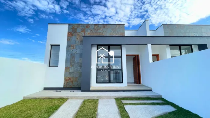 Casa Nova com Quintal Privativo em Loteamento Planejado a 15 Minutos da Praia da Vila