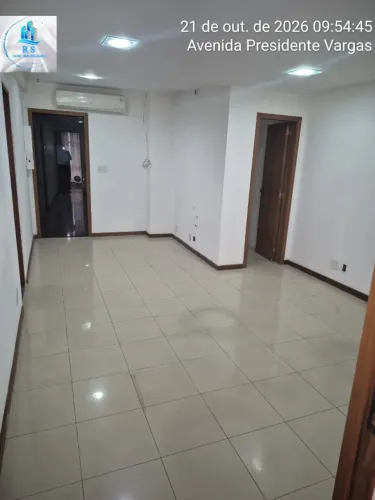 Excelente sala comercial com 31,40m² com vaga de garagem na 25 de Agosto, Duque de Caxias