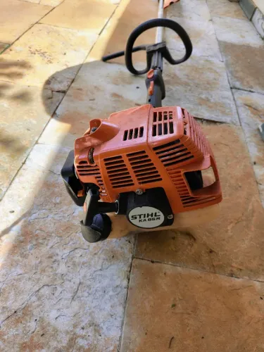 Podador multifuncional STIHL KA85R com serra cerca viva