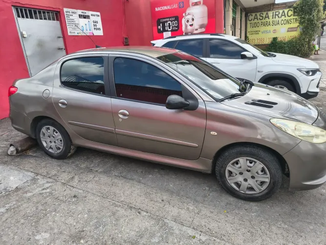 Peugeot 207 Sedan Passion XR 1.4 Flex 8V 4P 2013