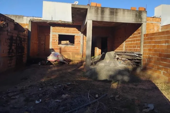 terreno 160mts com construção em andamento