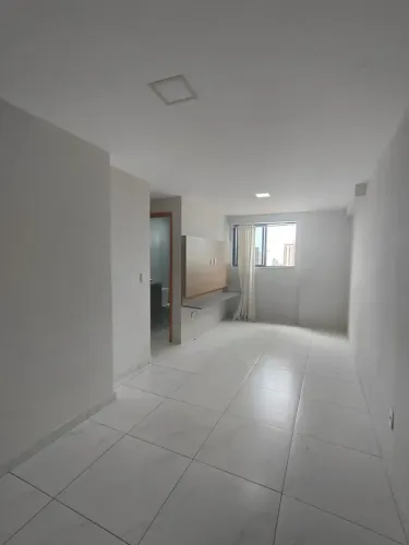 ALUGO APARTAMENTO COM UMA LOCALIZAÇÃO EXCELENTE NO MIRAMAR COM AR CONDICIONADO E ÁREA DE L