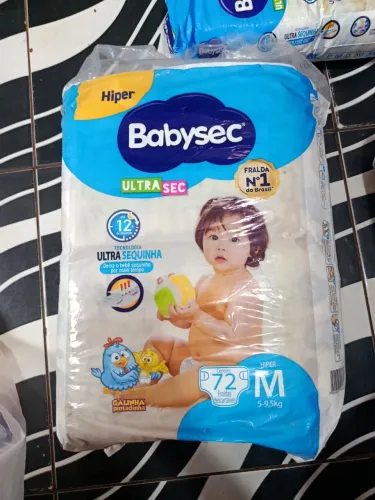 Fralda descartável M - 174 por R$ 120