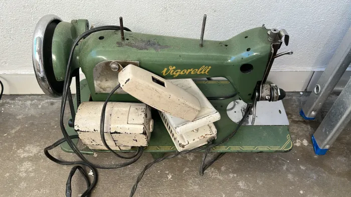 Máquina de costura reta 