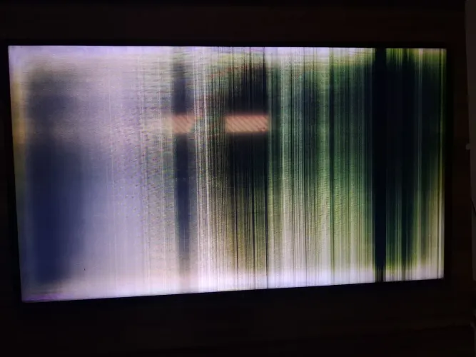 TV LG 49 polegadas, com tela com defeito