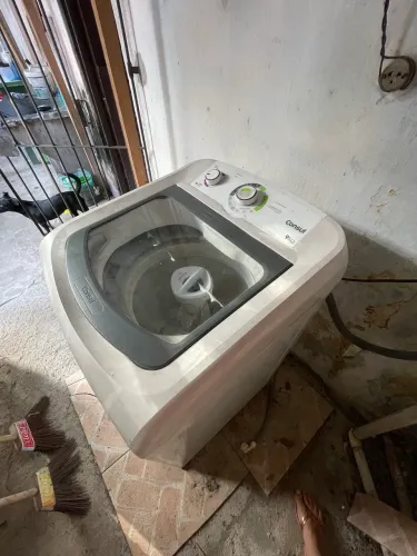 Máquina de lavar avariada