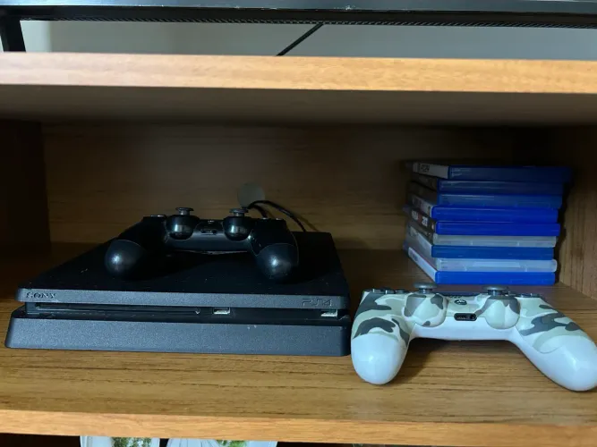 Ps4 + 2 controles + jogos