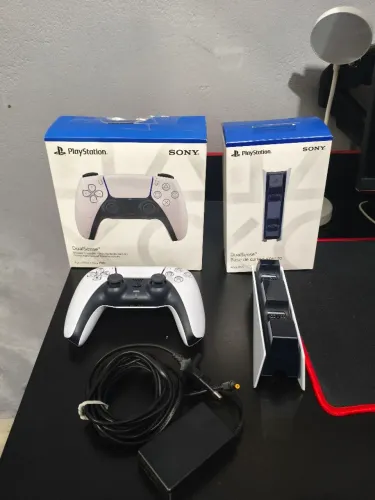 Controle DualSense + base de carregamento PS5