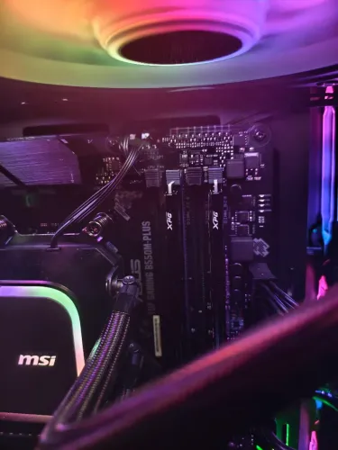 Memória RAM xpg gamingmix 2x8 3200mhz ddr4 2 meses de uso