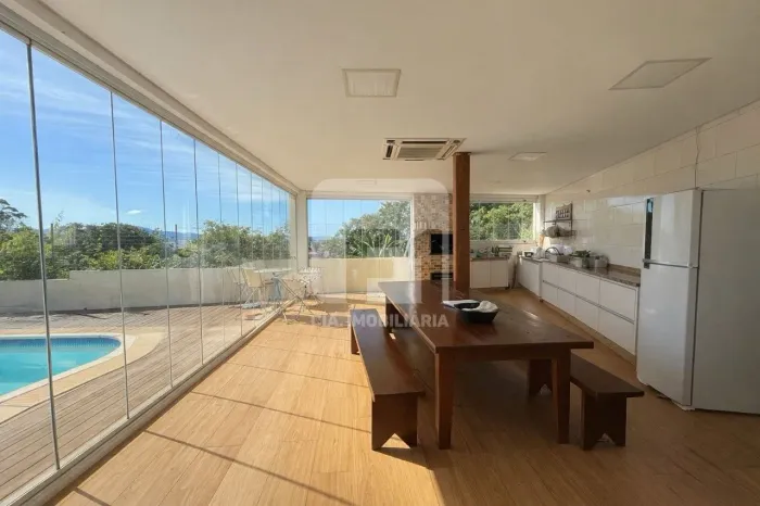 Casa de 4 dormitórios à venda em Canasvieiras