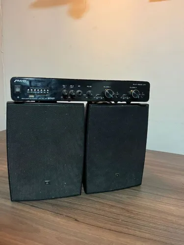 Amplificador Frahm slim 2500 APP e duas caixas JBL