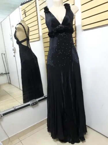 Vestindo de festa lindo