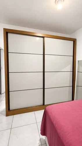 Guarda Roupa Casal Off White Portas de Correr