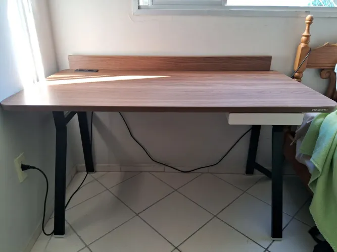 Mesa de escritório Flexform com gaveta