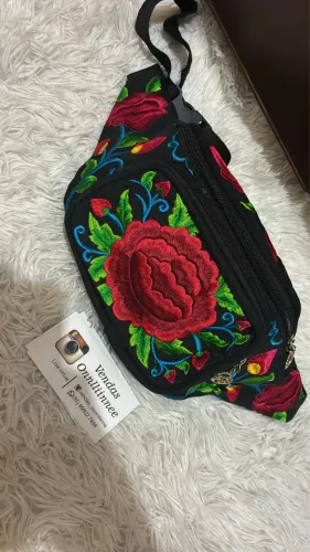 Pochete bordada