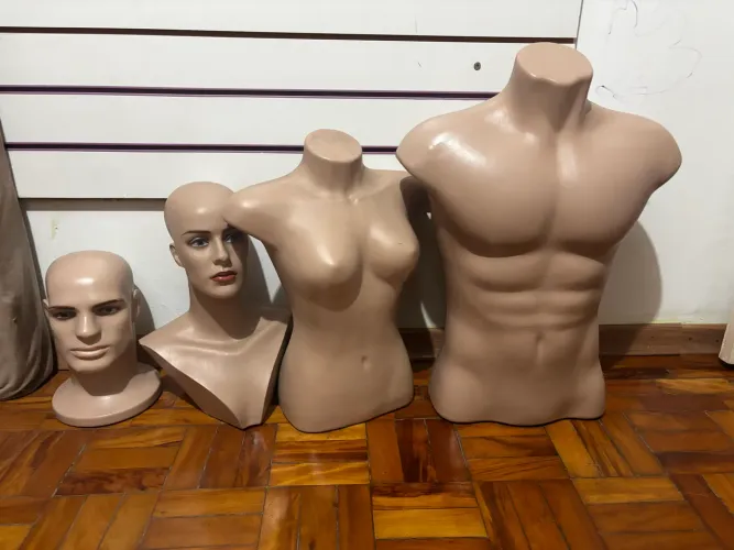 Bustos + rostos masculino e feminino. Tamanho real