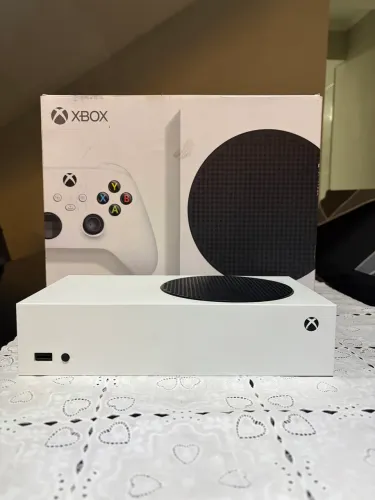 Xbox Series S 512GB SSD - Perfeito Estado / Completo com Caixa e Acessórios