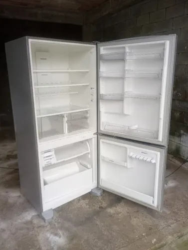 Geladeira funcionando perfeitamente Frost Free inverter