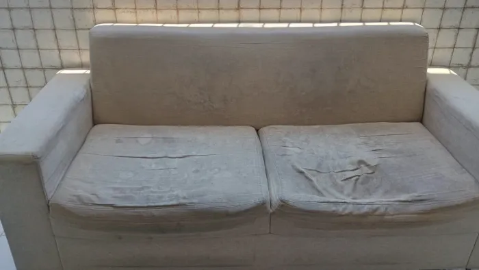VENDO SOFÁ DE 2 METROS - TECIDO LINHO