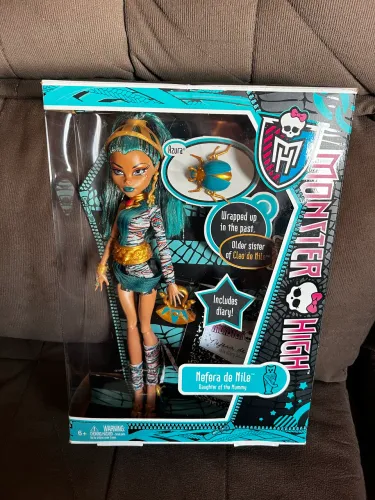 Nefera De Nile Básica Monster High Lacrada