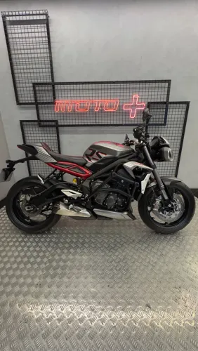Street Triple 765 RS 2022 novíssima