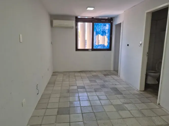 Imóvel para aluguel 32 m² no Derby Center, 1o andar,  R. Joaquim Nabuco, taxas inclusas , 