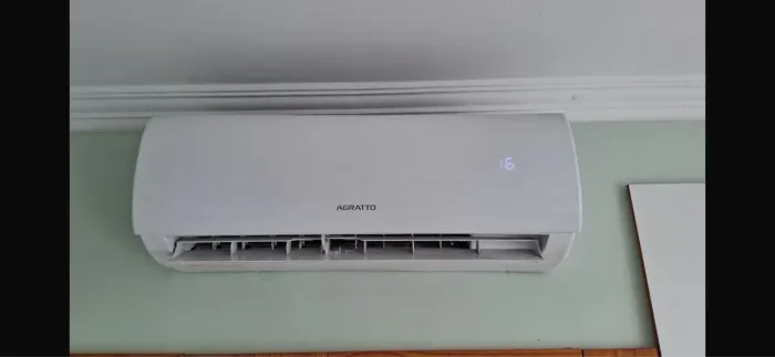 Ar condicionado Agratto 9mil btus muito novo