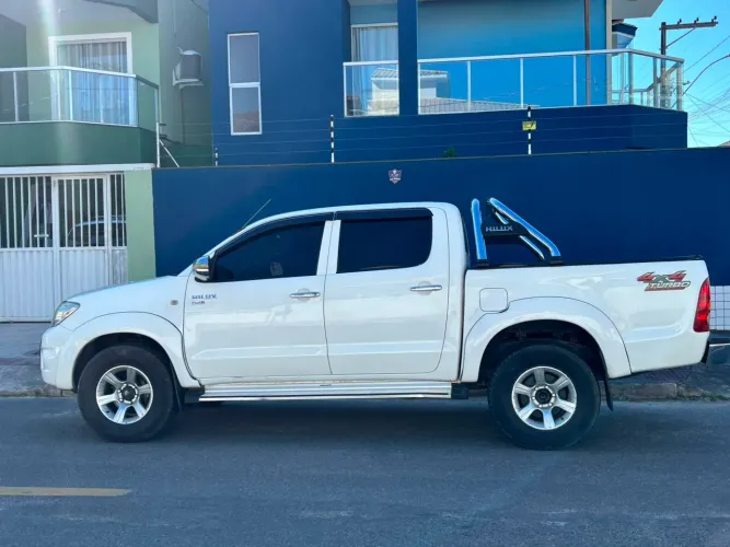 Toyota Hilux CD D4-d 4X4 2.5 16V 102cv TB Dies. 2011