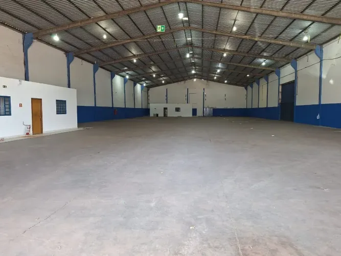 Alugo galpão / barracão com 1.500m² no Distrito Industrial - Cuiabá - MT
