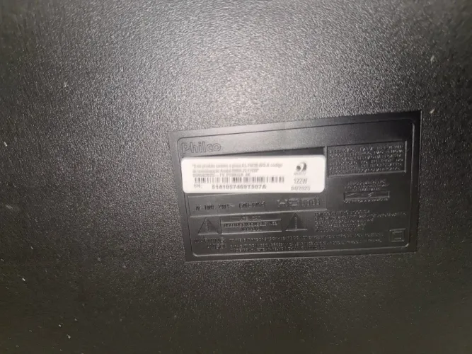 Vendo Tv Philco tela quebrada, apenas 3 meses de uso todas as peças São novas
