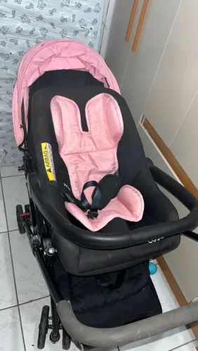 Carrinho de bebê e bebê conforto semi novo