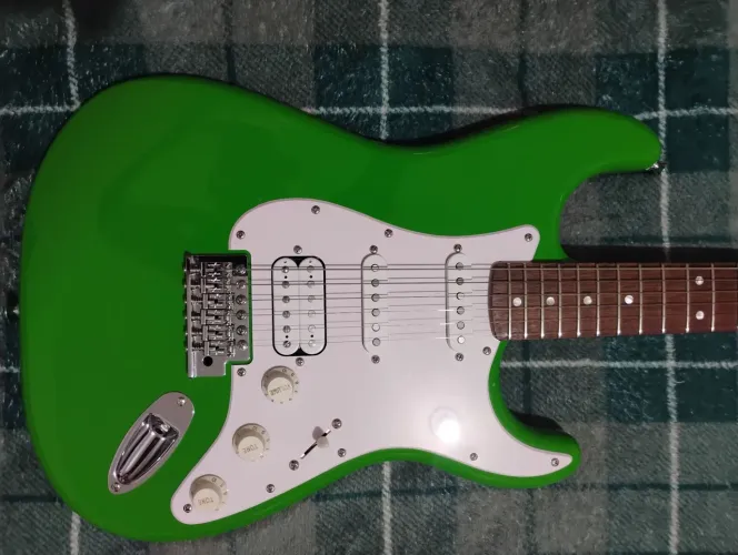 Guitarra Squier Sonic