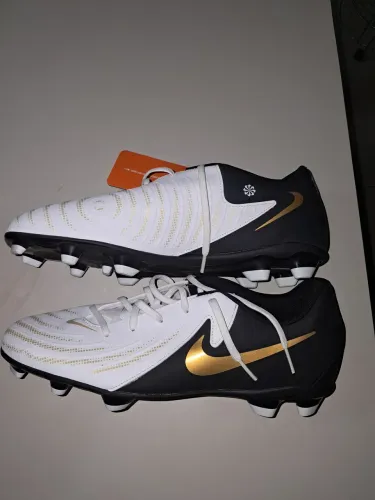 CHUTEIRA NIKE TAMANHO 44