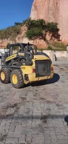 MINI CARREGADEIRA NEWHOLLAND
