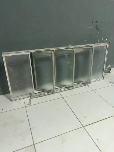 Basculante de alumínio