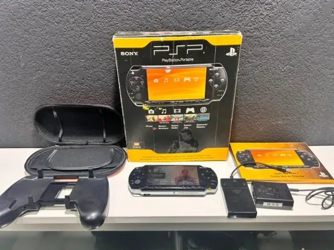 PlayStation Portable (PSP) + Caixa e manuais