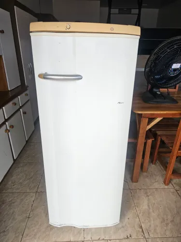 Geladeira usada funcionando perfeitamente