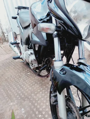 Moto Honda preta