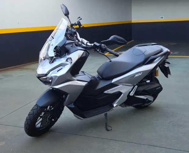 Honda Adv 160 com apenas 2 mil km