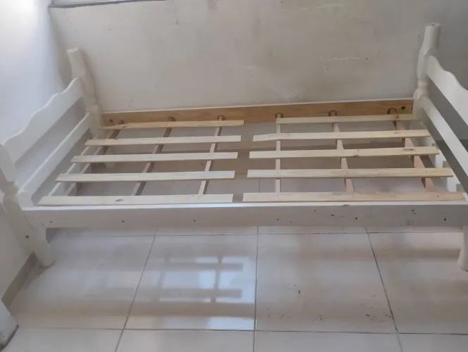 cama de madeira 