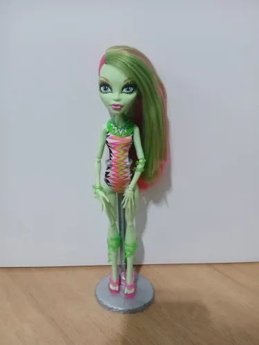 Monster high vênus gloom beach