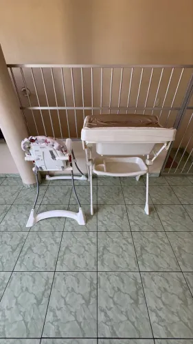 Trocador bebê e cadeira de alimentação