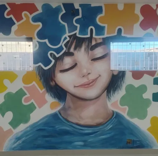 GRAFITES E DESENHOS EM MUROS DE ESCOLAS
